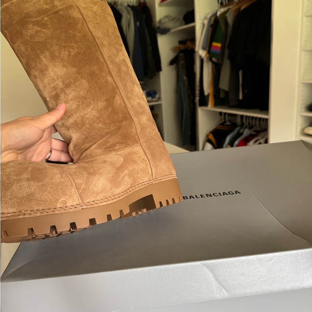 Balenciaga woman’s boots!